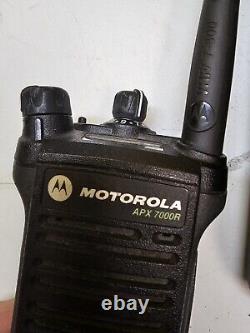 Motorola APX7000R VHF 700/800 MHz Radio bidirectionnelle H97TGD9PW1AN avec chargeur APX7000