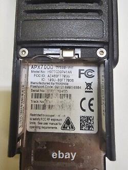 Motorola APX7000R VHF 700 / 800 MHz Radio bidirectionnelle à deux voies H97TGD9PW1AN avec chargeur APX7000
