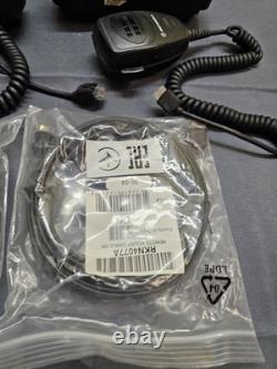 Motorola CDM1250 42-50 MHz Basse Bande 60w TÊTE DUALE à Distance Radio Bi-Directionnelle avec Micros