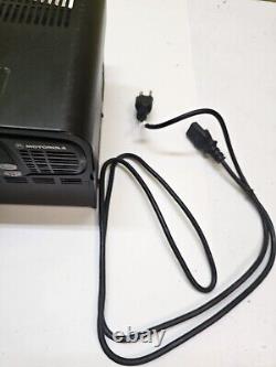 Motorola CDM1550 LS+ 136-174 MHz 45 Watt VHF Base Radio Astron à deux voies avec micro de bureau
