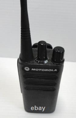 Motorola CP100d 16 canaux Radio bidirectionnelle AAH87YDC9JA2AN, PAS DE CHARGEUR DE BATTERIE