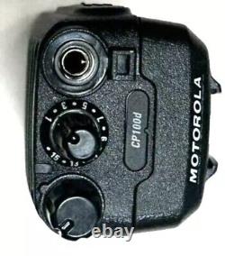 Motorola CP100d Radio bidirectionnel à 16 canaux avec antenne et batterie, chargeur neuf