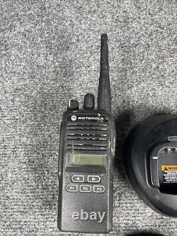 Motorola CP185, VHF (136-174Mhz) 5W, 16Ch. Radio bidirectionnelle programmable GRATUITE.