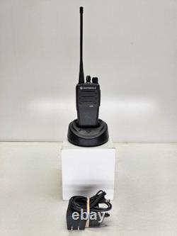 Motorola CP200D UHF 403-470 16 Canaux 4 Watts Radio Analogique (Kit Complet)