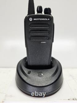 Motorola CP200D UHF 403-470 16 Canaux 4 Watts Radio Analogique (Kit Complet)