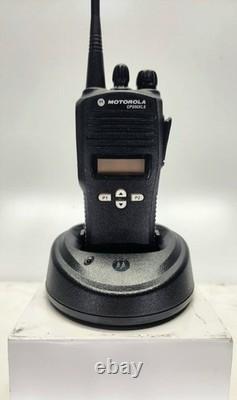 Motorola CP200 XLS CP200XLS, UHF 438-470 MHz, 128 canaux LTR AAH50RDF9AA5AN