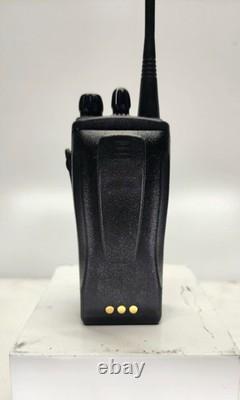 Motorola CP200 XLS CP200XLS, UHF 438-470 MHz, 128 canaux LTR AAH50RDF9AA5AN