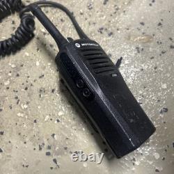 Motorola CP200d, Modèle # AAH01QDC9JC2AN, 16 CH, ANALOGIQUE, UHF, 403-470 MHz, PROG