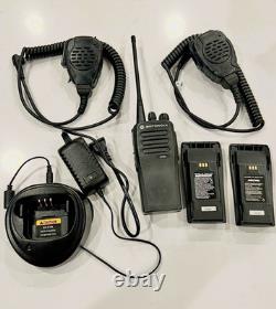 Motorola CP200d UHF 16 canaux radio portable analogique VOX avec chargeur et 2 micros