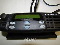 Motorola Cdm1250 136-174 Mhz Vhf 45w Télécommande À Deux Voies Radio Aam25kkd9aa2an