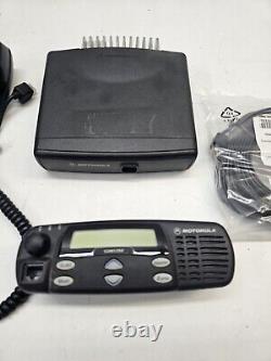 Motorola Cdm1250 403-470 Mhz Uhf 40w Télécommande À Deux Voies Radio Aam25rkd9aa2an