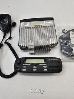 Motorola Cdm1250 403-470 Mhz Uhf 40w Télécommande À Deux Voies Radio Aam25rkd9aa2an