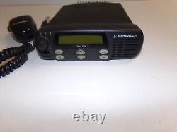 Motorola Cdm1250 42-50 Mhz Bande Basse 60 Watt Radio À Deux Voies Avec MIC Aam25dkd9aa2an