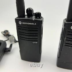 Motorola Cp110 Radio À Deux Voies Vhf 2ch Ensemble De 2 Avec Base De Recharge Testée