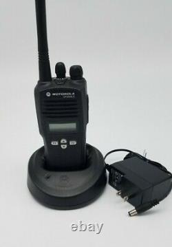 Motorola Cp200xls Two-way 128 Channel Vhf Radio Avec Charger Aah50kdf9aa5an