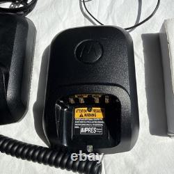 Motorola DP4600e UHF Radio bidirectionnelle avec accessoires complets