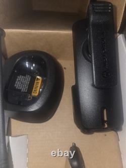 Motorola DTR600 Radio Numérique 2 Voies / Comprend Étui/Antenne/Batterie/Chargeur