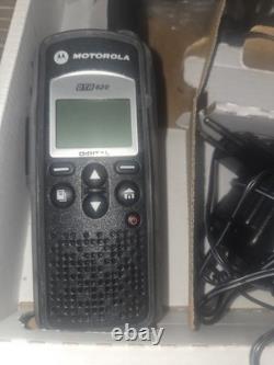 Motorola DTR600 Radio Numérique 2 Voies / Comprend Étui/Antenne/Batterie/Chargeur