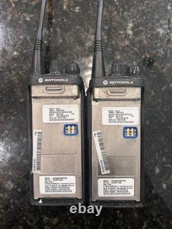 Motorola HT1250 LS+ Radio Bi-Directionnel UHF 450-512MHz LOT (2) avec Chargeurs et Batterie