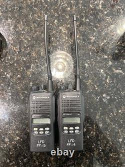 Motorola HT1250 LS+ Radio Bi-Directionnel UHF 450-512MHz LOT (2) avec Chargeurs et Batterie