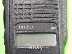 Motorola HT1250 Modèle III UHF 403-470MHz 128ch 5w Radio bidirectionnelle AAH25RDH9AA6AN