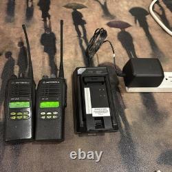 Motorola HT1250 Radios Bi-Directionnels (2) + Accessoires, Utilisés Testés Fonctionnels Motorola HT1250 Radios Bi-Directionnels (2) + Accessoires, Utilisés Testés Fonctionnels