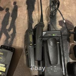 Motorola HT1250 Radios Bi-Directionnels (2) + Accessoires, Utilisés Testés Fonctionnels Motorola HT1250 Radios Bi-Directionnels (2) + Accessoires, Utilisés Testés Fonctionnels