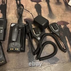 Motorola HT1250 Radios Bi-Directionnels (2) + Accessoires, Utilisés Testés Fonctionnels Motorola HT1250 Radios Bi-Directionnels (2) + Accessoires, Utilisés Testés Fonctionnels