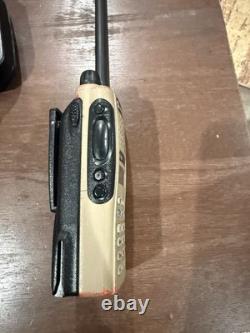 Motorola HT1250 Radios VHF Bidirectionnels Modèle Fédéral AAH25KDH9AA6ANFD et Base de Recharge