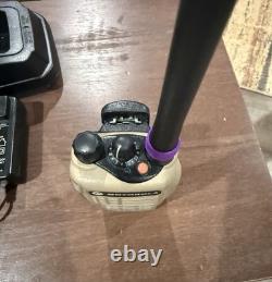 Motorola HT1250 Radios VHF Bidirectionnels Modèle Fédéral AAH25KDH9AA6ANFD et Base de Recharge