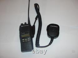 Motorola HT1250 UHF 403-470MHz Radio Bidirectionnel AAH25RDF9AA5AN Expédition Rapide