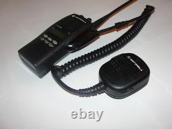 Motorola HT1250 UHF 403-470MHz Radio Bidirectionnel AAH25RDF9AA5AN Expédition Rapide