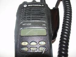 Motorola HT1250 UHF 403-470MHz Radio Bidirectionnel AAH25RDF9AA5AN Expédition Rapide