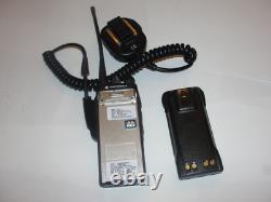 Motorola HT1250 UHF 403-470MHz Radio Bidirectionnel AAH25RDF9AA5AN Expédition Rapide