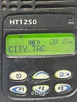 Motorola HT1250 UHF 450-512MHz Radio bidirectionnelle AAH25SDF9AA5AN avec nouveaux accessoires