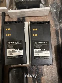 Motorola HT1250 VHF 136-174 MHz. Radios bidirectionnelles (2) + Nouveaux accessoires &