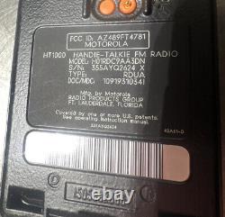 Motorola Ht1000 Radio À Deux Voies 16 Channel. Excédent Utilisé. Numéro D'identification De L'élément 8
