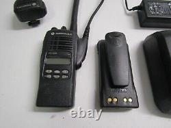 Motorola Ht1250 35-50 Mhz Basse Bande Radio À Deux Voies W Chargeur Et Micro Aah25cef9aa5an