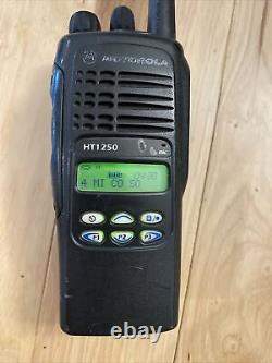 Motorola Ht1250 Aah25kdf9aa5an Vhf (403-470mhz) Radio À Deux Voies