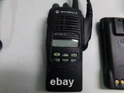 Motorola Ht1250 Ls+ 403-470 Mhz Uhf Radio À Deux Voies Avec Chargeur Aah25rdh9dp7an