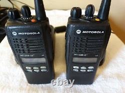 Motorola Ht1250 Ls Uhf 450-512 Mhz Radio À Deux Voies Avec Un Lot De 2