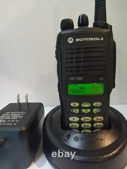 Motorola Ht1250 Uhf 403-470 Mhz Two Way Radio MDC Aah25rdh9aa6an Police Fire Ems