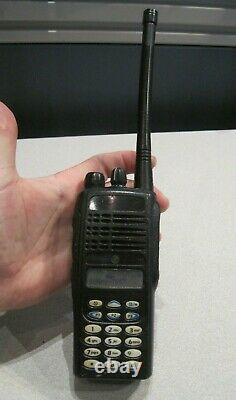 Motorola Ht1250 Vhf 136-174 Mhz Radio Bidirectionnelle Aah25kdh9aa6an Avecbattery