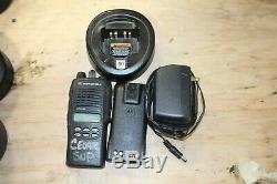 Motorola Ht1250 Vhf 136-174mhz Radio Bi-aah25kdf9aa5an Avec Chargeur