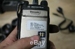 Motorola Ht1250 Vhf 136-174mhz Radio Bidirectionnelle Aah25kdf9aa5an Avec Micro Et Chargeur
