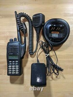 Motorola Ht1250 (aah25kdh9aa6an) Radio Portable À Deux Voies