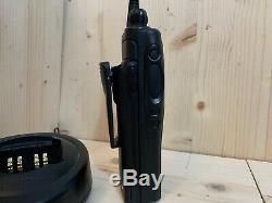 Motorola Ht1550xls Uhf Avec Fpp Chargeur Et La Batterie 403-470mhz Radio Bidirectionnelle