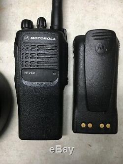 Motorola Ht750 Basse Bande 35-50mhz De 6w Deux Voies Portable Radio Aah25cec9aa3an