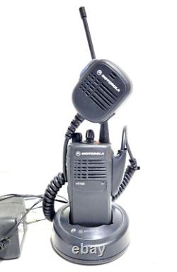 Motorola Ht750 Modèle Aah25rdc9aa3an Radio Portable Uhf Avec Microphone Hmn9053e