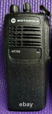 Motorola Ht750 Uhf 403-470 Mhz 16 Ch Dernier Micrologiciel Aligné Radio Seulement